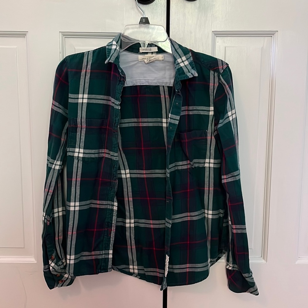 AMERICAN EAGLE green and red flannel